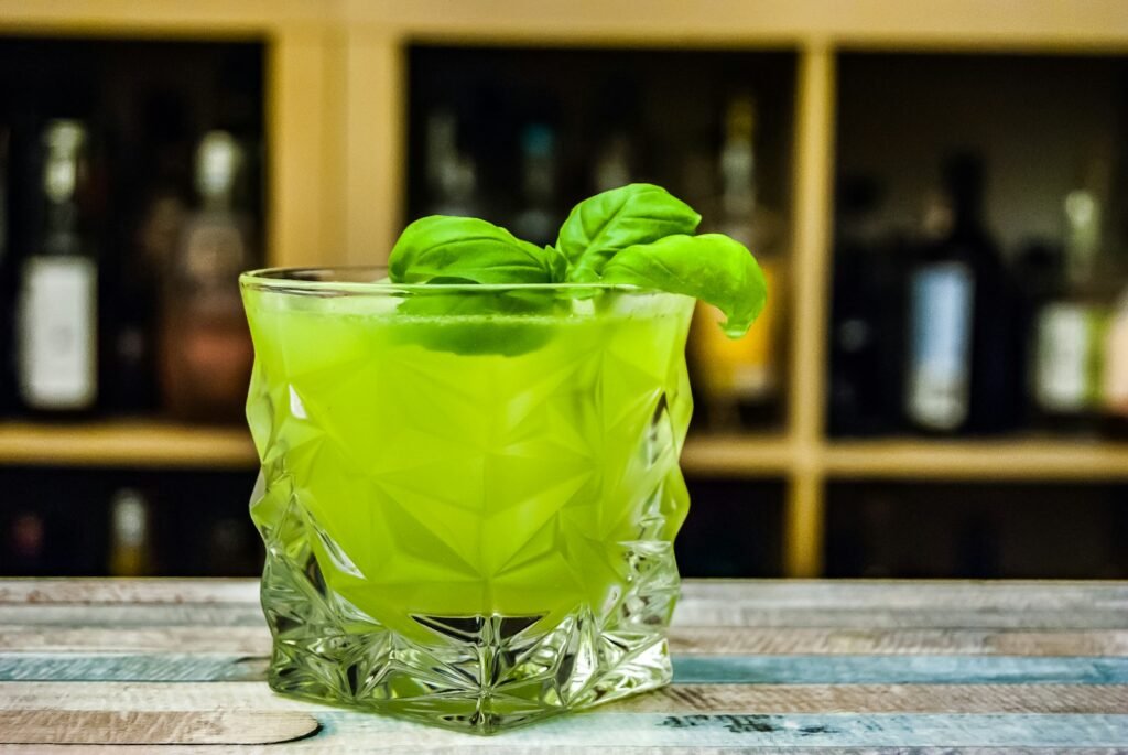 Tapería el Tomate en A Coruña - rock glass filled with green liquid